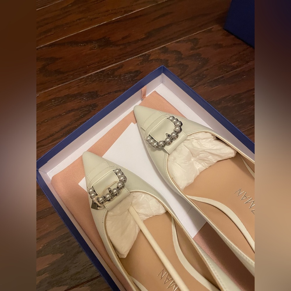 NWT STUART WEITZMAN
Pearl Buckle 75 embellished leather pumps